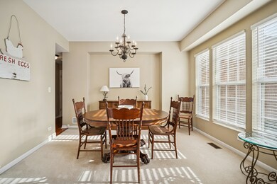 4021 Stratford Ln, Carpentersville, IL 60110 - photo 5