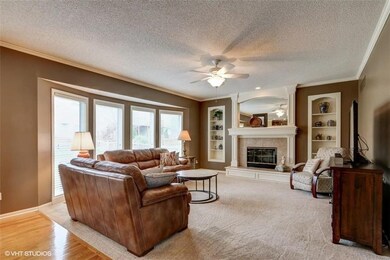 Nice built-ins flank the fireplace, lots of space 