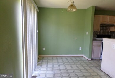 7114 Silverton Ct, District Heights, MD 20747 - photo 3