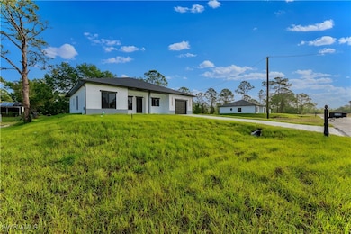 View of front of property featuring a front lawn,