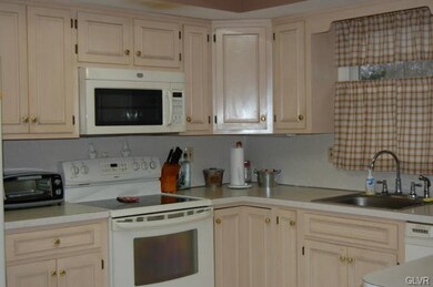 216 Fence Row Dr, Nazareth, PA 18064 - photo 3