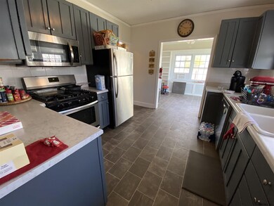 44 Barrows St, Albany, NY 12209 - photo 3