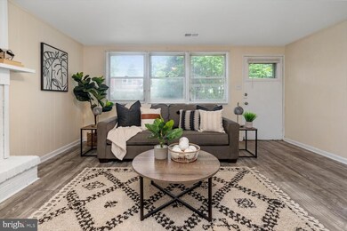 805 Regis Ct, Halethorpe, MD 21227 - photo 5