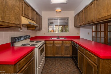 02 Living Kitchen Dining Rms-8012