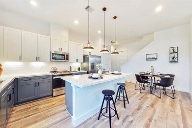 2306 Springwood Dr, Houston, TX 77055 - photo 5