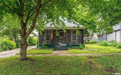 310 4th St, Lincoln, IL 62656 - photo 2