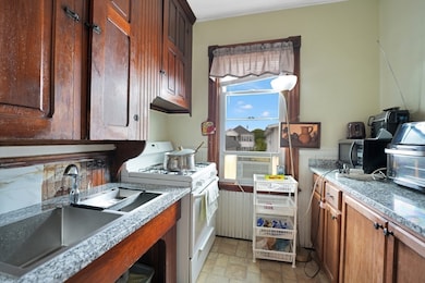 135-137 Query St, New Bedford, MA 02745 - photo 2