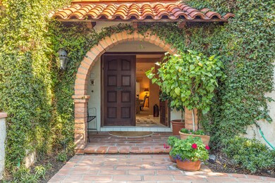 WELCOMING ENTRANCE