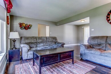 3221 Franklin St, Highland, IN 46322 - photo 4