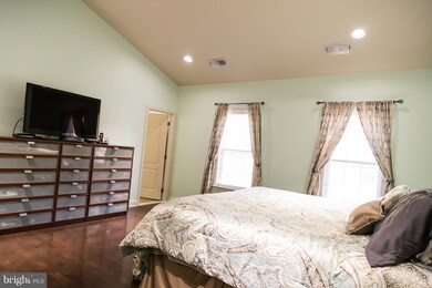 23236 Evergreen Ridge Dr, Ashburn, VA 20148 - photo 5