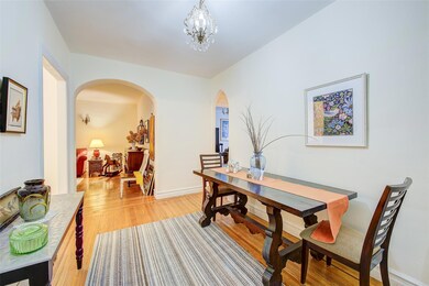 Hampton Court unit B3H, Richmond Hill, NY 11418 - photo 2