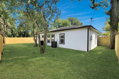 5941 Southlea St, Houston, TX 77033 - photo 6