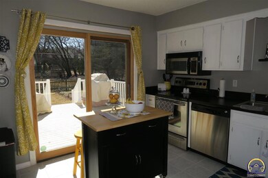 3325 SW 37th St, Topeka, KS 66614 - photo 5