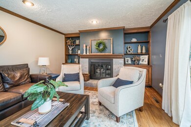 6358_Torrington_Road_03