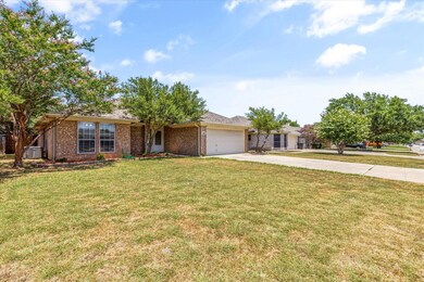 310 Preston Dr, Cleburne, TX 76033 - photo 2