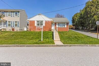 323 Commerce St, Waynesboro, PA 17268 - photo 2