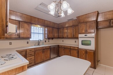 9011 W Valley Meadow Ln, Odessa, TX 79764 - photo 6