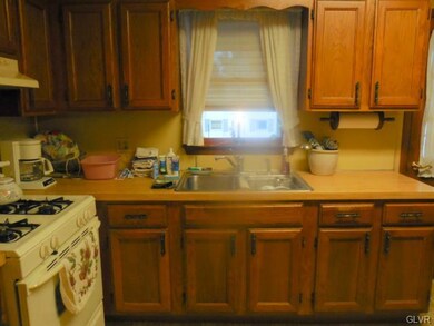 811 Chestnut St, Emmaus, PA 18049 - photo 5