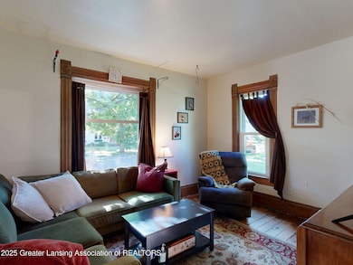 325 N Sycamore St, Lansing, MI 48933 - photo 3