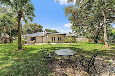 11070 Oak Way Cir, Palm Beach Gardens, FL 33410 - photo 4