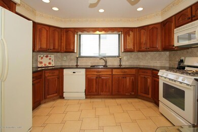 20 Kennedy Ct, North Middletown, NJ 07748 - photo 2