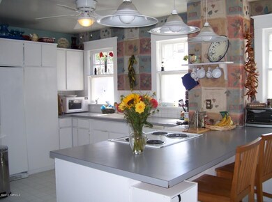 Kitchen with Breakfast Bar