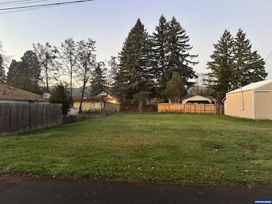 217 SE Juniper St, Mill City, OR 97360 - photo 2