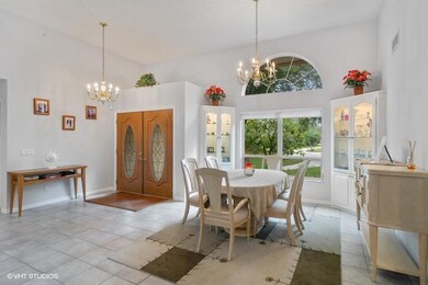 05_7664Charleston_149_FoyerDiningRoom_Fl