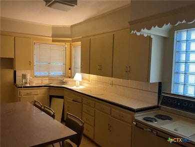 407 Wisteria Ave, Victoria, TX 77901 - photo 5