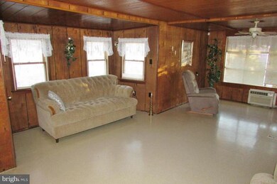 3819 Creekside Dr, Chambersburg, PA 17202 - photo 4