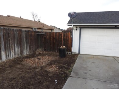 3221 SW Reindeer Ave, Redmond, OR 97756 - photo 3