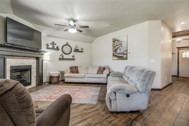 2200 Cale Cove, Yukon, OK 73099 - photo 5