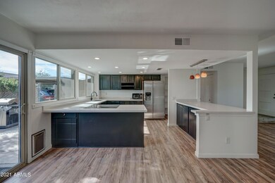 1726 E Dunbar Dr-7