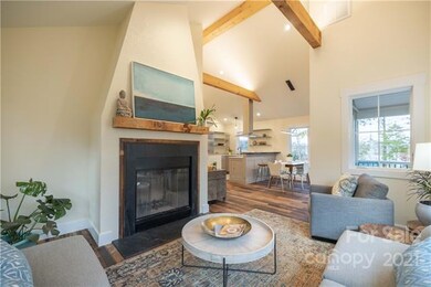 Vaulted Ceilings in Main Living Area