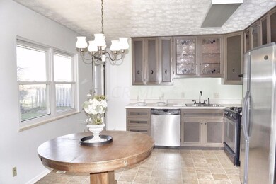 831 Hickory Dr, Marysville, OH 43040 - photo 7