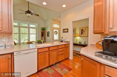 7295 Pebble Creek Dr, Elkridge, MD 21075 - photo 4