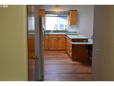 924 SW Fox Place, Troutdale, OR 97060 - photo 3