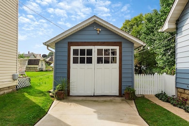 One car detached garage