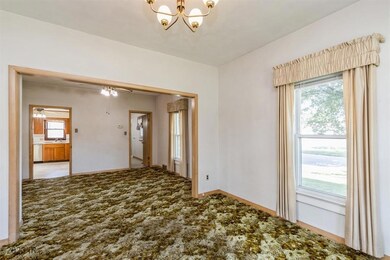 1003 S 5th Ave E, Newton, IA 50208 - photo 4