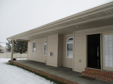 320 Torrington Ln, Freeburg, IL 62243 - photo 2