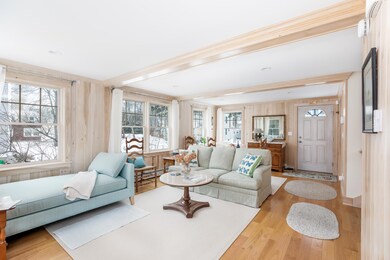007-photo-living-room-6779183