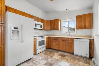 2001 Lauren Dr SW, Cedar Rapids, IA 52404 - photo 5