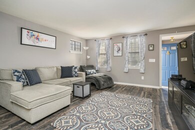 003-photo-living-room-8131828