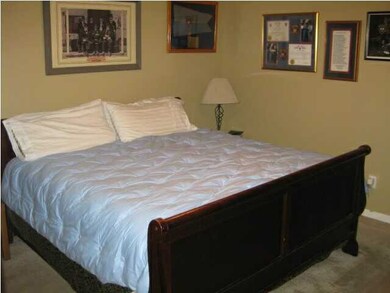 Large Master Suite w/ Walk in Closet
