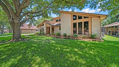 2402 Harwell Cir, Alvin, TX 77511 - photo 2