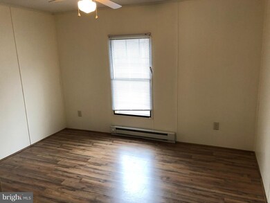 10 Vermont St, Berkeley Springs, WV 25411 - photo 4