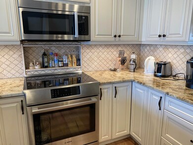 Custom Kitchen Cabinets