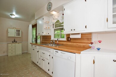 10632 Oakland Dr, Portage, MI 49024 - photo 2