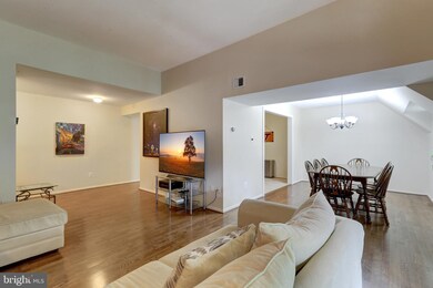 1646 Parkcrest Cir unit 300, Reston, VA 20190 - photo 3