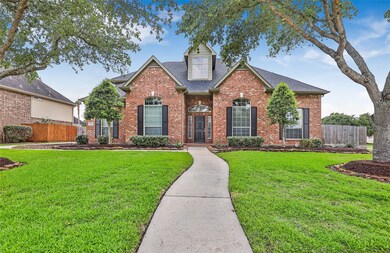 2000 Sparrow Cir, Friendswood, TX 77546 - photo 2